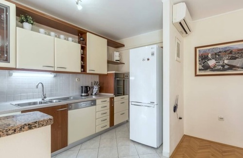 Kastel Novi Apartment | Apartment in Kaštel Novi with Terrace, Air condition, WIFI, Washing machine (5104-1)