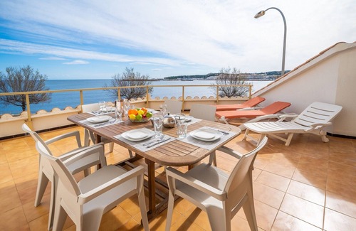 L'Escala Apartment | Apartment in L'Escala with Pool & Terrace