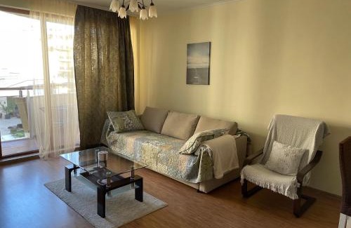 Shkorpilovtsi Apartment | Apartment in Long Beach