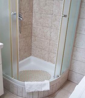 Lopar Apartment | Apartment in Lopar with Two-Bedrooms 1