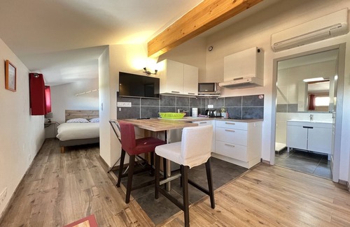 Toulouse East House | Apartment in Toulouse with balcony