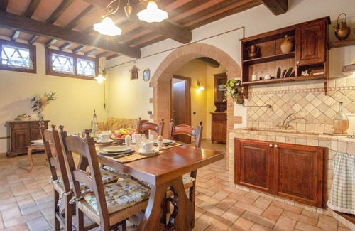 Poggiarello Villa | Apartment in villa with pool, WIFI, TV, terrace, pets allowed, parking, close to San Gimignano