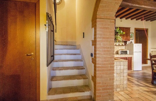 Poggiarello Villa | Apartment in villa with pool, WIFI, TV, terrace, pets allowed, parking, close to San Gimignano