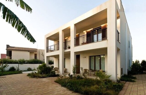 Casa Santa Apartment | Apartment in villa with adjoining sea garden, ideal location