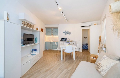 Finale Ligure Apartment | Apartment "Isabel Beach and Bike" with Private Garden & Wi-Fi