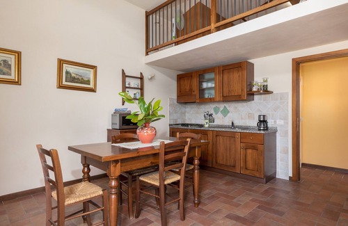 Magliano House | Apartment 'Vernaccia Country House - Agriturismo' with Pool, Garden & Wi-Fi