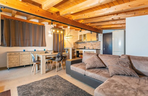 San Giovanni la Punta Apartment | Apartment 'Vanilla Bay Dep' with Private Pool, Private Garden and Air Conditioning