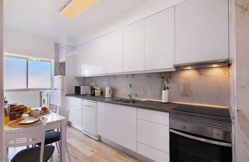 Faro Apartment | Apartment 'Justo's House' with Balcony and Wi-Fi