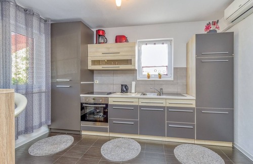 Cancini Apartment | Apartment Kardumovic No.1 Purple on Ground Floor