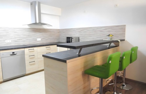 Huettenfeld Apartment | Apartment 'Karins Pension Zimmer 6' with Wi-Fi