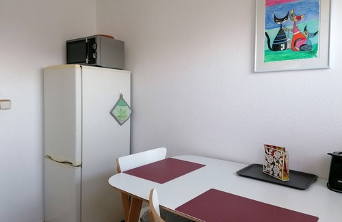 Moessingen Apartment | Apartment 'Kirsch-kern' with Balcony and Wi-Fi