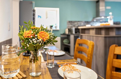Breklum Apartment | Apartment 'Klönstuv' with Private Garden