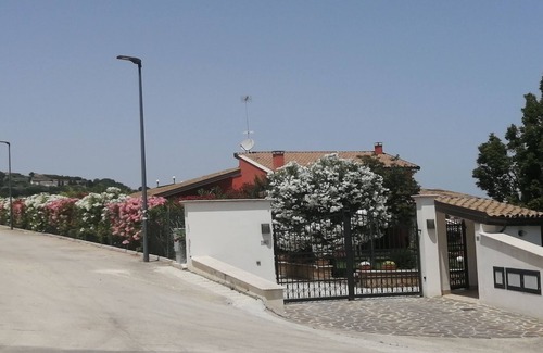 Tortoreto Apartment | Apartment l'Aurora: sea view-air conditioning-internet Wi-Fi-smart TV SAT