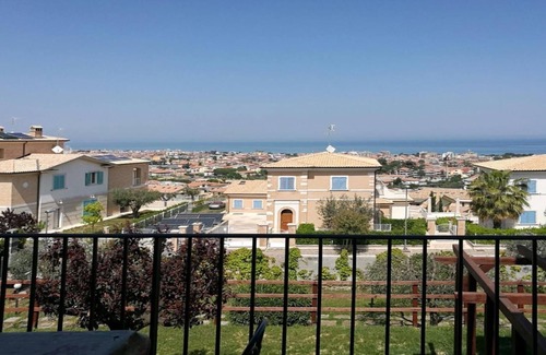 Tortoreto Apartment | Apartment l'Aurora: sea view-air conditioning-internet Wi-Fi-smart TV SAT