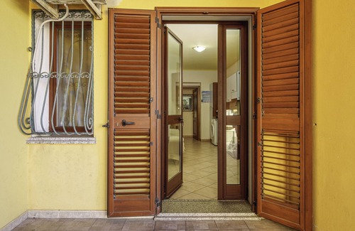 La Caletta Apartment | Apartment 'La Caletta A Due Passi Dal Mare ' with Mountain View, Balcony and Air Conditioning
