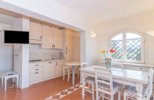 Capo Ferro Apartment | Apartment "La Terrazza sul Mare" Near the Beach with Sea View, A/C & Terrace