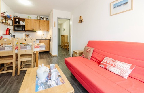 Valfrejus Apartment | Apartment 'Le Petit Bonheur' with Mountain View and Balcony