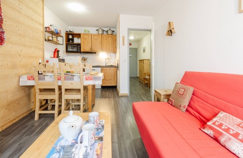 Valfrejus Apartment | Apartment 'Le Petit Bonheur' with Mountain View and Balcony
