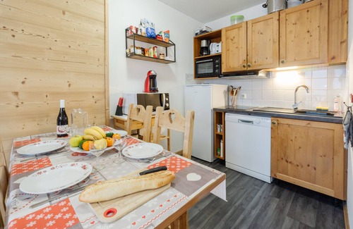 Valfrejus Apartment | Apartment 'Le Petit Bonheur' with Mountain View and Balcony