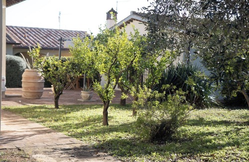 Capalbio Apartment | Apartment 'Leccino' with Shared Pool, Wi-Fi and Air Conditioning