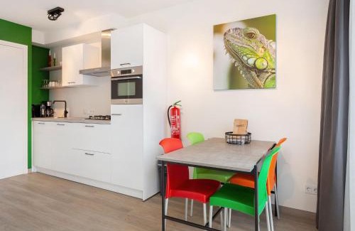 Offingawier Apartment | Apartment located directly on the Sneekermeer