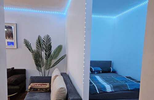 Misburg - Nord Apartment | Apartment 'Luckys Home' with Balcony and Wi-Fi