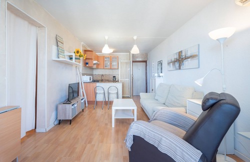 Playa Pobla de Farnals Apartment | Apartment 'Mabel' with Shared Pool, Wi-Fi and Air Conditioning