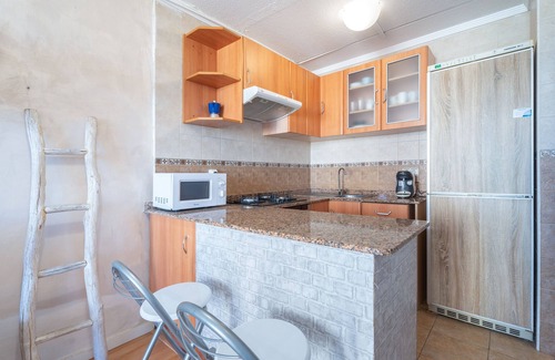 Playa Pobla de Farnals Apartment | Apartment 'Mabel' with Shared Pool, Wi-Fi and Air Conditioning