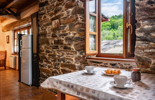 Boal Apartment | Apartment 'Mira' with Mountain View, Private Terrace and Wi-Fi