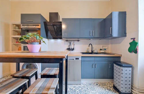 Perigueux Apartment | Apartment 'Miraflores, Appartement En Ville' with Wi-Fi