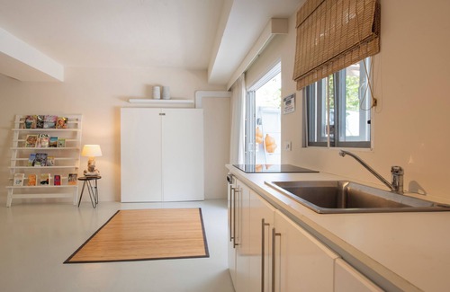 Marie Pampoen Apartment | Apartment near Mambo