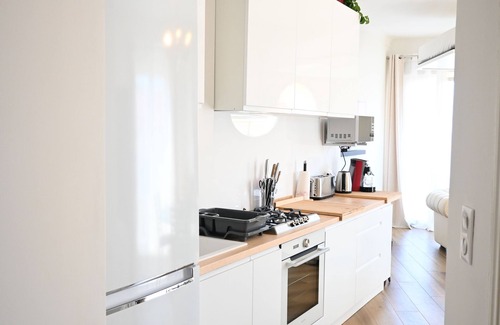Vernier Apartment | APARTMENT NICE CENTER, SNCF STATION, LOCAL MARKET