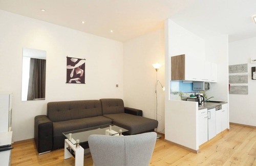 Funfhaus Apartment | Apartment No. 13 in Vienna near Schönbrunn/Westbahnhof | Keyless Check-In
