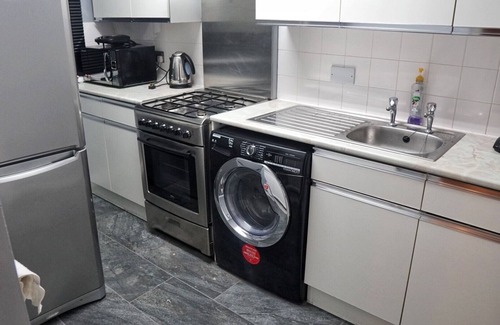 Edmonton Apartment | Apartment North London - Edmonton