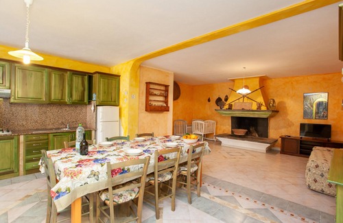 Sos Alinos Apartment | Apartment "Oleandro" with Terraces & Wi-Fi