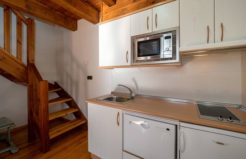 Lardies Apartment | Apartment 'Olmo' with Mountain View, Shared Pool and Wi-Fi