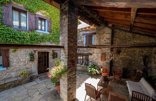 Lardies Apartment | Apartment 'Olmo' with Mountain View, Shared Pool and Wi-Fi