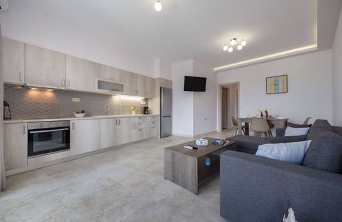 Kokinos Pirgos Apartment | Apartment on the beach promenade of Kokkinos Pirgos with sea view