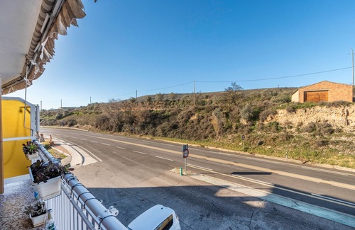 Alfarras Apartment | Apartment 'Pablo Y Francisca' with Mountain View, Private Terrace and Wi-Fi
