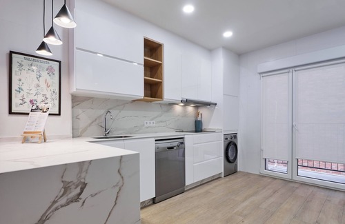 Leon Apartment | Apartment 'Pardo 2' with Lake View, Wi-Fi and Air Conditioning