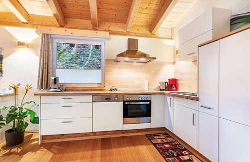 Koessen Apartment | Apartment 'Petra Top 3' with Mountain View, Shared Garden and Wi-Fi