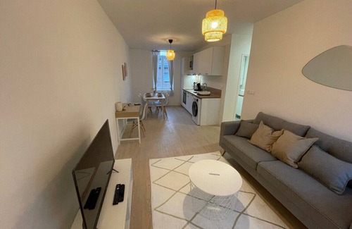 Roubaix Apartment | Apartment-Private Bathroom-Apartment