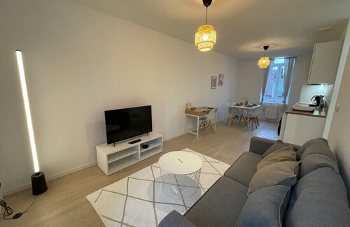 Roubaix Apartment | Apartment-Private Bathroom-Apartment