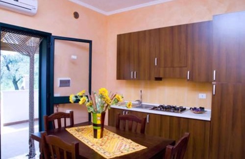 Montincello Apartment | Apartment 'Quadrupla - Villa Terra Nostra' with Shared Pool, Wi-Fi and Air Conditioning
