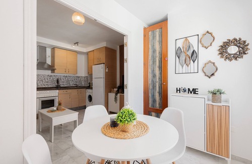 Bailen-Miraflores Apartment | Apartment 'Rd Berrocal' with Wi-Fi and Air Conditioning