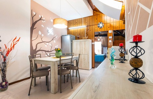 Gravina di Catania Apartment | Apartment 'Reale' with Private Terrace, Wi-Fi and Air Conditioning