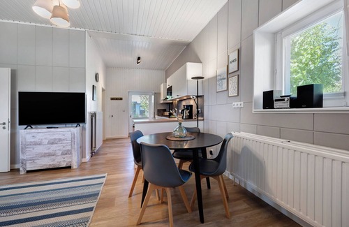 Wesselburenerkoog Apartment | Apartment 'Rechts' with Private Terrace and Private Garden