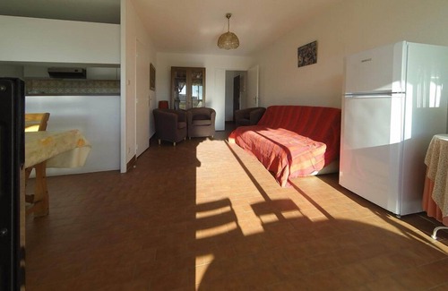 Le Lavandou Apartment | Apartment rental in the Lavandou city center, large 3 rooms apt close to the beach, TV, Parking