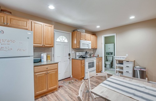 Valley Cottage Apartment | Apartment Rental: 2 Mi to Rockland Lake State Park