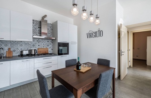 Pulciano Apartment | Apartment 'Residence Virgilio Red' with Lake View, Wi-Fi and Air Conditioning
